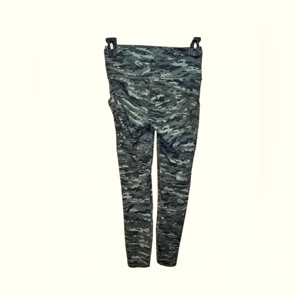 Lululemon Speed Up Tight – Evergreen Camo – Size 4